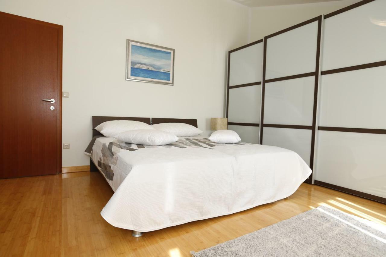 Apartment Bojan With Terrace And Sea View Baska  Exterior photo